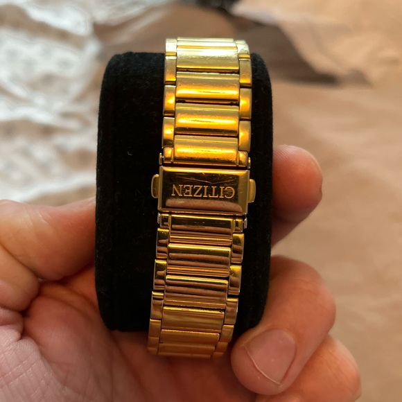 Citizen Gold Men’s Watch - Picture 3 of 4